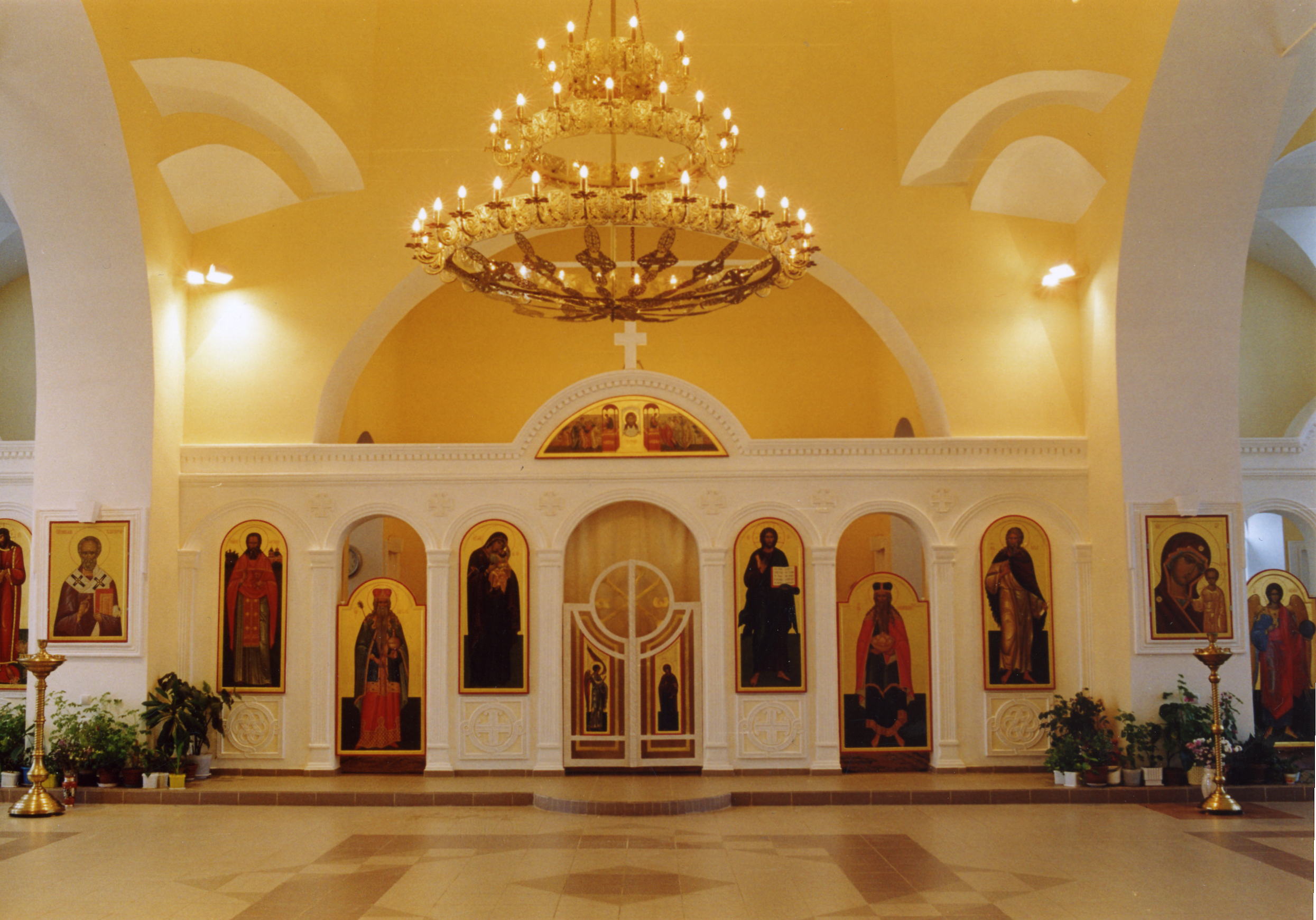 2003g.centralnyj-altar-v-chest-proroka-bozhiego-ilii.